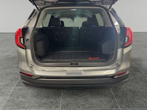 Used 2023 GMC Terrain SLE w/ Driver Convenience Package FWD image 13