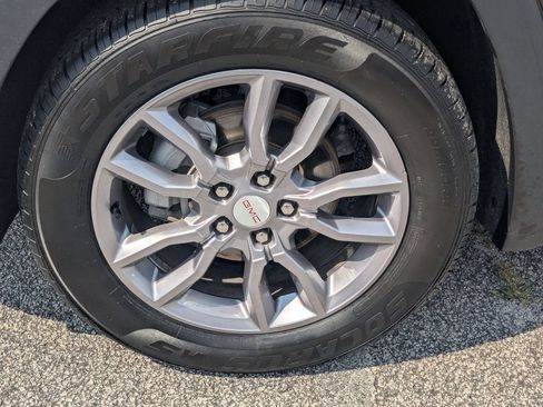 Used 2024 GMC Terrain SLT FWD image 10