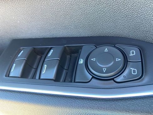 Used 2023 Chevrolet Silverado 1500 LT w/ Leather Package AWD/4WD image 15