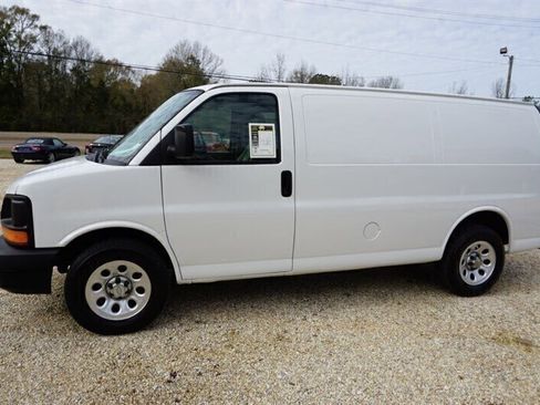 Used 2010 Chevrolet Express 1500 RWD image 6