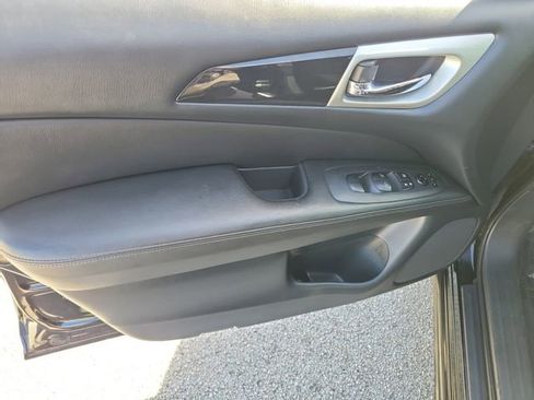 Used 2020 Nissan Pathfinder SV image 22