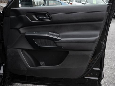 Used 2024 Nissan Pathfinder S image 29