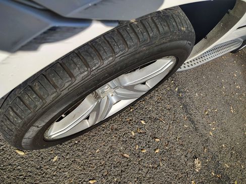 Used 2012 Mercedes-Benz GL 550 4MATIC image 4