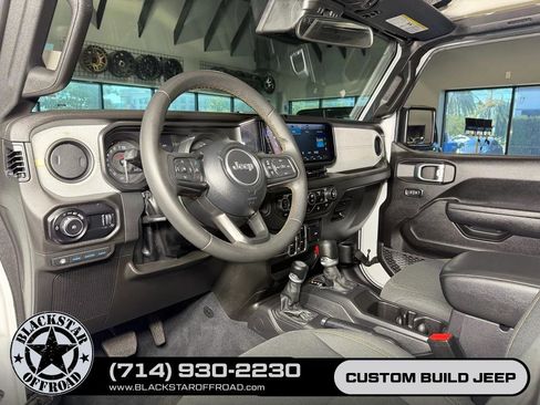 Used 2024 Jeep Wrangler Unlimited AWD/4WD image 12
