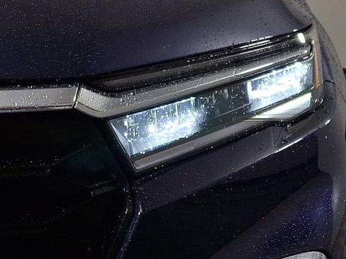 Used 2025 Honda Pilot Touring image 12