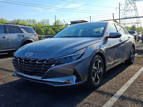 Used 2023 Hyundai Elantra Limited FWD image 3