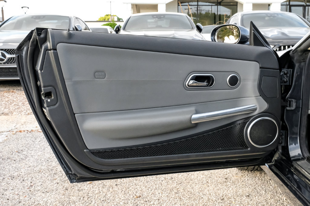 Used 2006 Chrysler Crossfire Limited RWD image 35