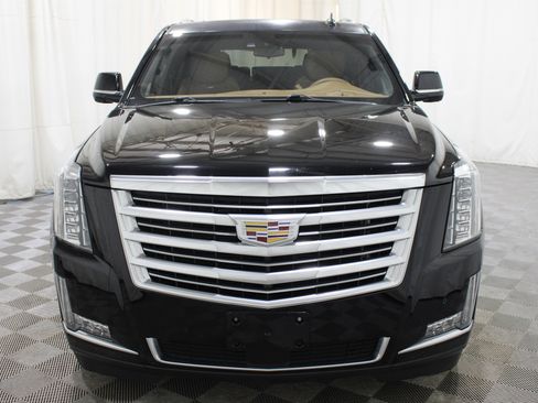 Used 2017 Cadillac Escalade Platinum image 38