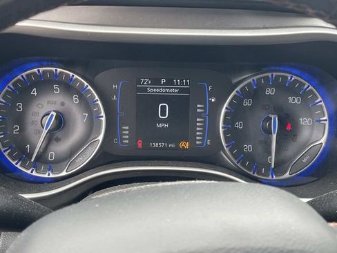 Used 2020 Chrysler Pacifica Touring-L FWD image 41