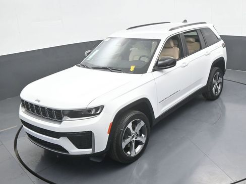 New 2026 Jeep Grand Cherokee Limited RWD image 42