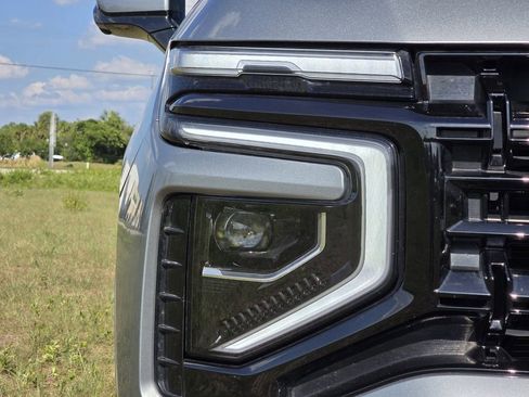 Used 2025 Chevrolet Tahoe Z71 AWD/4WD image 10
