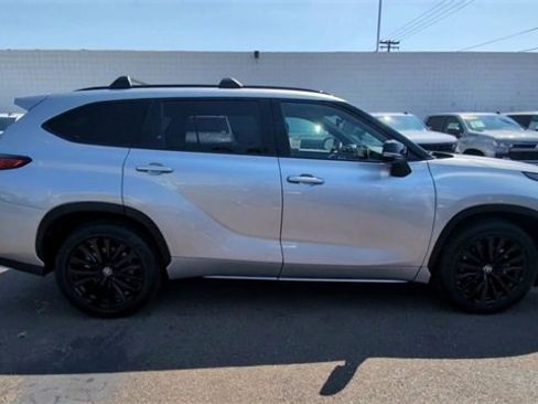Used 2023 Toyota Highlander XSE image 9