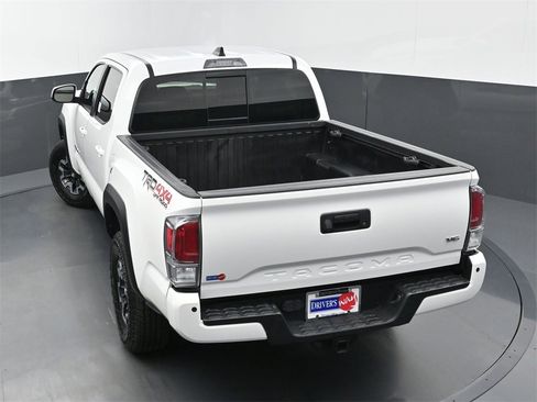 Used 2022 Toyota Tacoma TRD Off-Road image 34