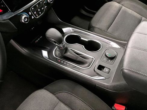 Used 2023 Chevrolet Traverse LT image 15