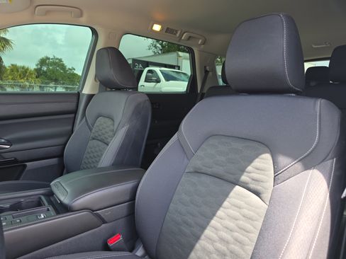 Used 2024 Nissan Pathfinder S FWD image 26