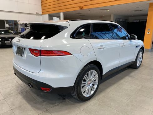 Used 2017 Jaguar F-PACE Premium image 5