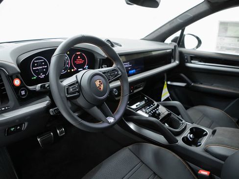 New 2026 Porsche Cayenne GTS AWD/4WD image 4