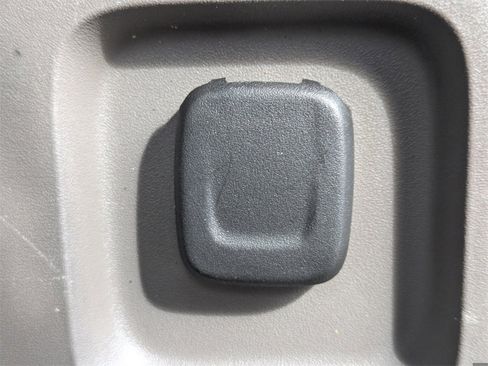 Used 2021 Chevrolet Traverse LT image 14