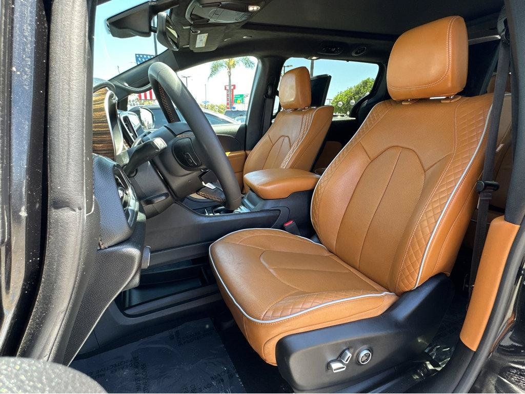 Used 2023 Chrysler Pacifica Pinnacle FWD image 8