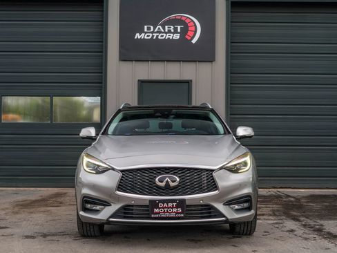 Used 2017 INFINITI QX30 Premium w/ Technology Package FWD image 2