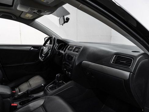 Used 2017 Volkswagen Jetta SE image 19