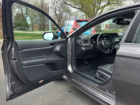 Used 2024 Toyota Camry XSE w/ Navigation Package image 2