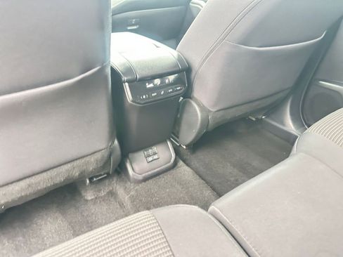 Used 2025 Toyota Highlander LE image 25