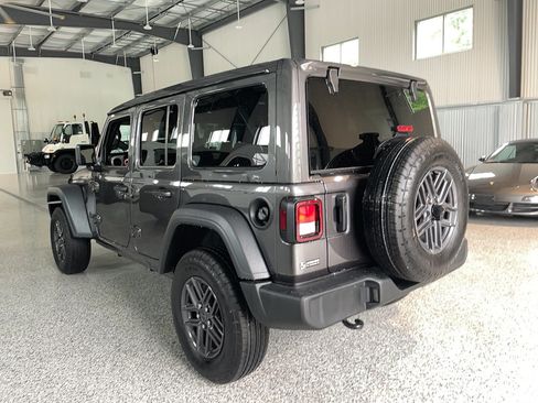 Used 2025 Jeep Wrangler Unlimited Sport AWD/4WD image 7
