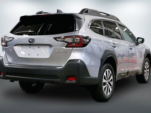 Used 2025 Subaru Outback Premium AWD/4WD image 13