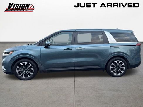 Used 2024 Kia Carnival EX image 8