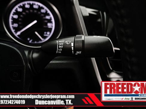 Used 2024 Toyota Camry SE image 32