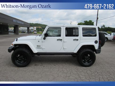 Used 2015 Jeep Wrangler Unlimited Sahara AWD/4WD image 6