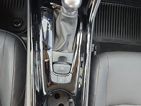 Used 2022 Toyota C-HR XLE image 24