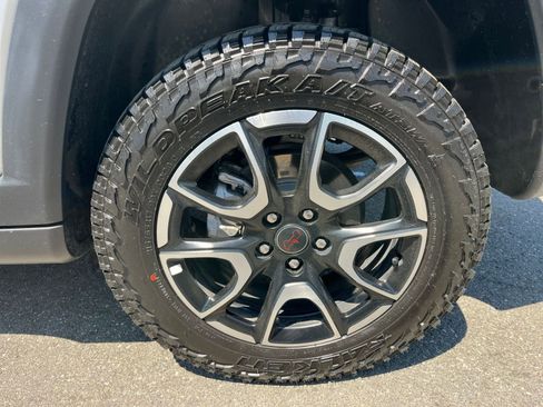 Used 2025 Jeep Compass Trailhawk AWD/4WD image 29