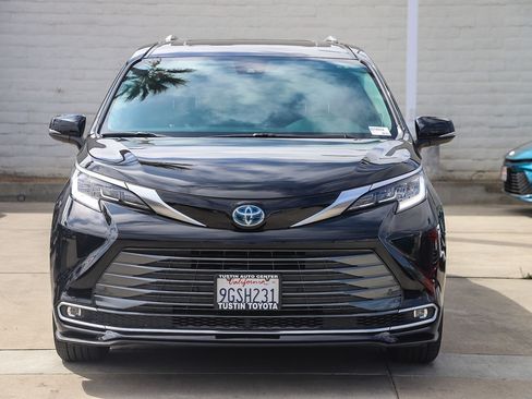 Certified 2023 Toyota Sienna Limited AWD/4WD image 2