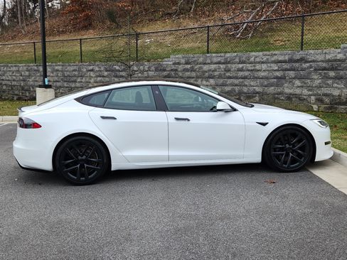 Used 2021 Tesla Model S Plaid image 11