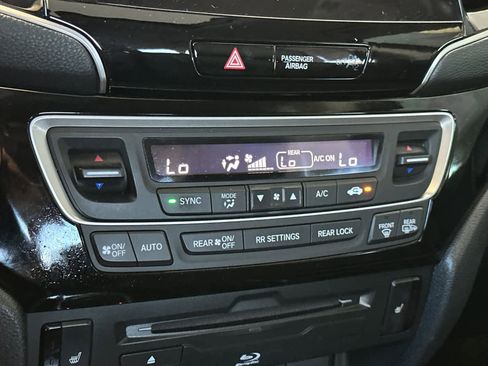 Used 2019 Honda Pilot Touring image 25