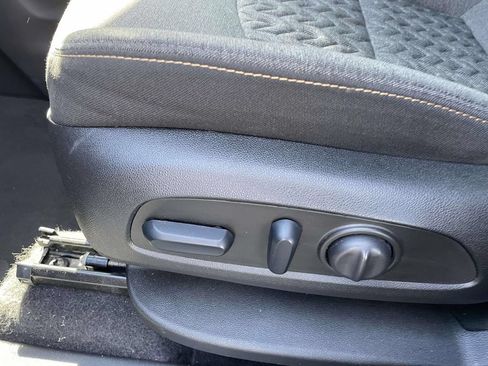 Used 2023 Chevrolet Equinox LT FWD image 19