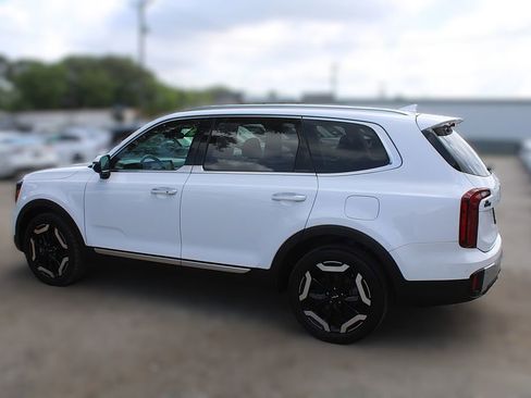 Certified 2023 Kia Telluride S w/ S Sunroof Package FWD image 13