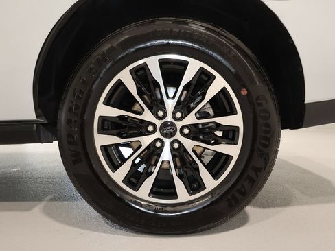 Used 2025 Ford Expedition Platinum AWD/4WD image 35