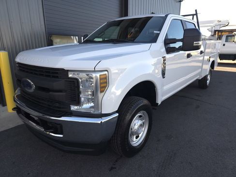 Used 2018 Ford F350 XL image 2