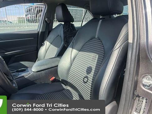 Used 2021 Toyota Camry SE FWD image 2