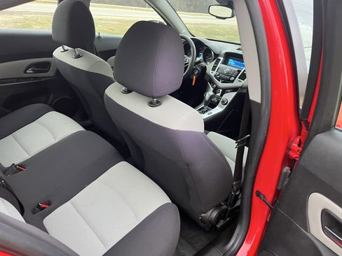 Used 2014 Chevrolet Cruze LS image 28