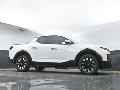 Used 2025 Hyundai Santa Cruz SE image 35