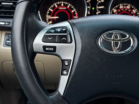 Used 2011 Toyota Highlander 2WD w/ Tech Pkg image 28