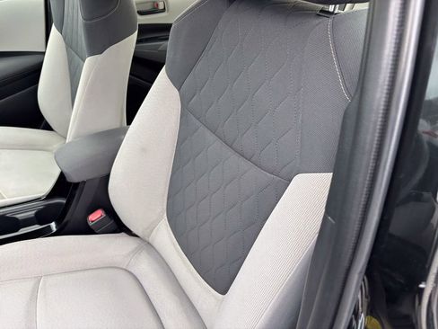 Used 2022 Toyota Corolla LE image 16