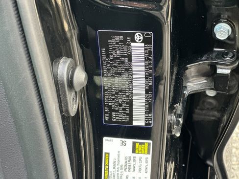 Used 2025 Toyota Corolla LE image 27