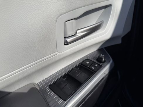 Used 2025 Toyota Sienna XLE image 14