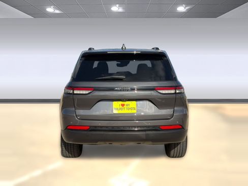 Used 2023 Jeep Grand Cherokee Altitude image 10