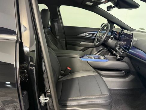 Used 2026 Chevrolet Equinox EV LT FWD image 31